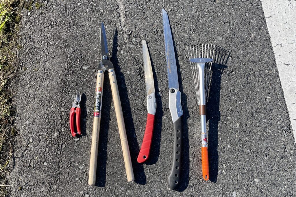 空き家道路植物剪定に使用した道具一式